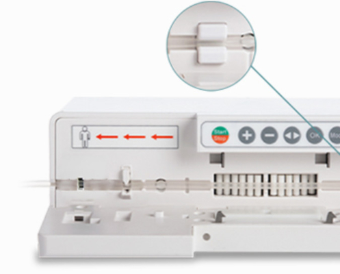 Ακρίβειας ιατρική συρίγγων οδηγών δύναμη εισαγωγής εναλλασσόμενου ρεύματος ελέγχου κουμπιών εύκολη 100v -240v